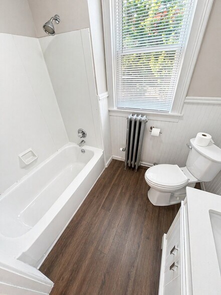 Building Photo - 571 Jefferson St