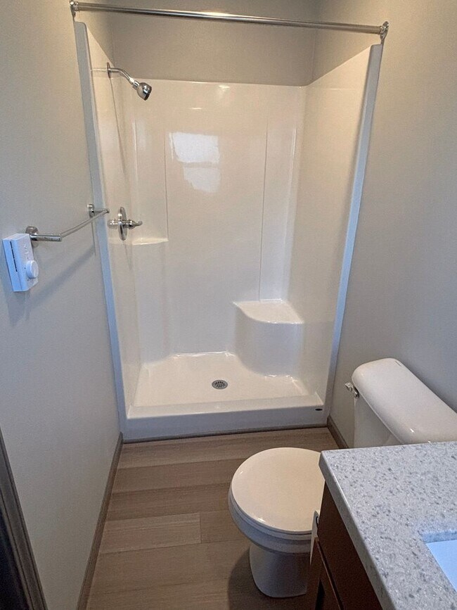 Building Photo - Duplex: Fully Remodeled 2024 Now Available