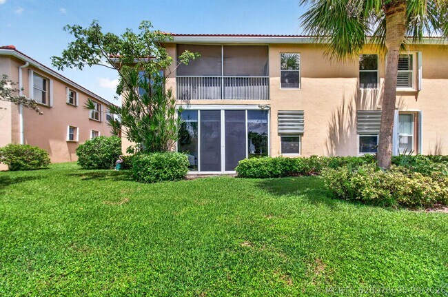 Building Photo - 12418 Crystal Pointe Dr