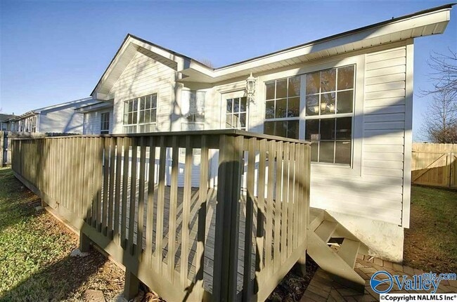 Building Photo - 105 Grey Fawn Trail
