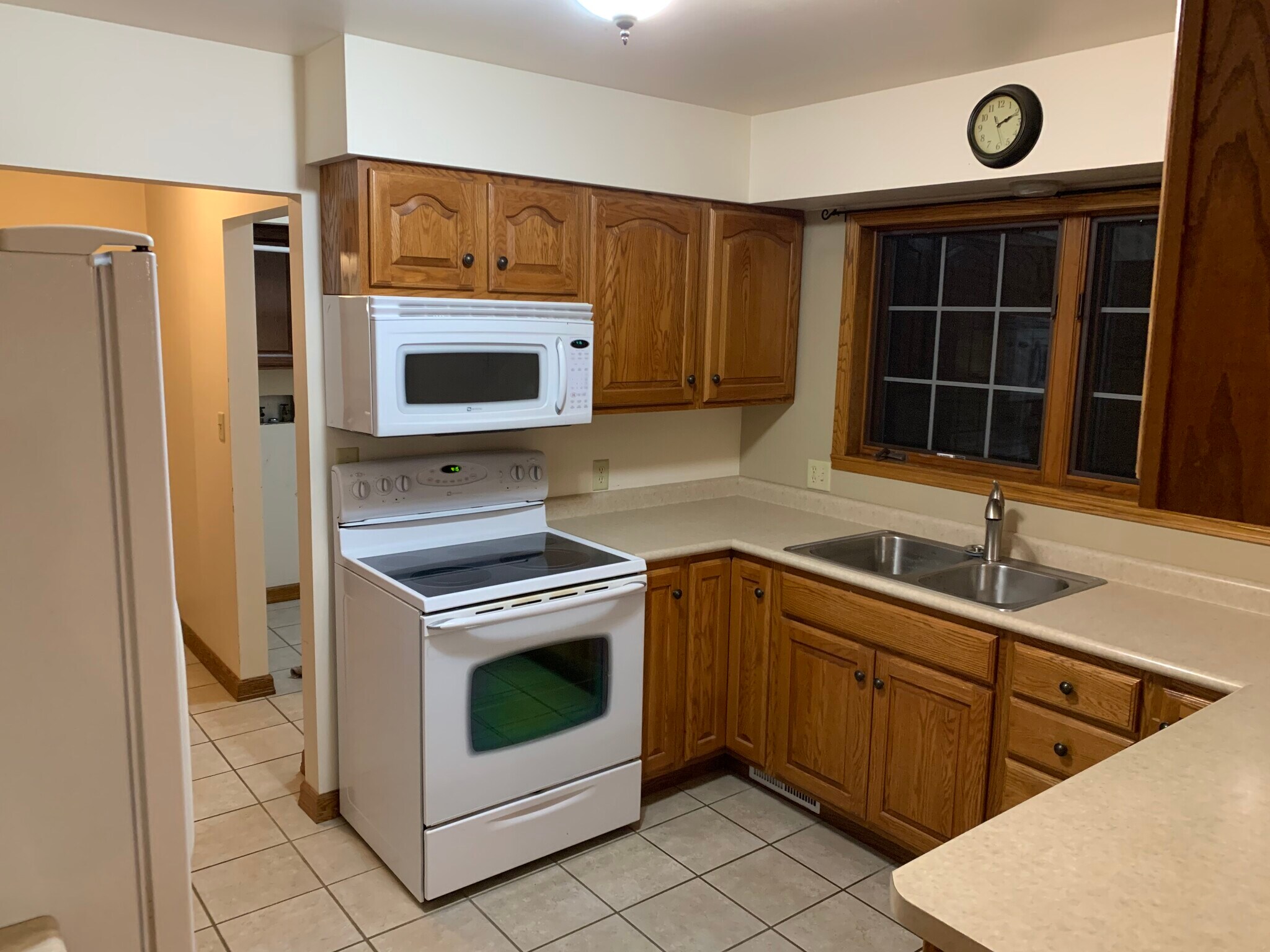 Kitchen - N2092 Schacht Rd
