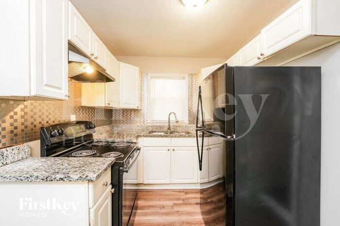 Building Photo - 1371 David Cir