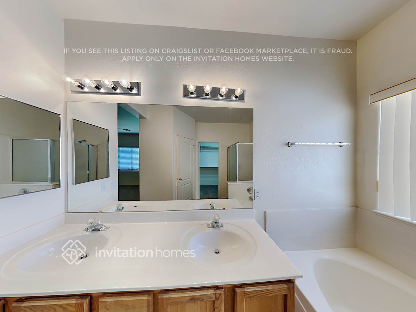 Building Photo - 2103 E La Costa Dr