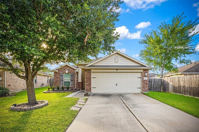 Building Photo - 5427 Stonegate Dr