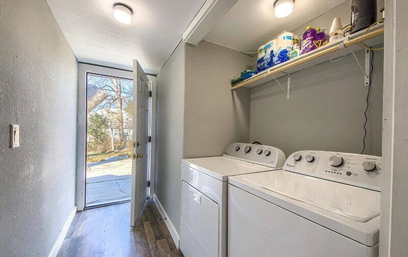 Building Photo - 427 E Southcross