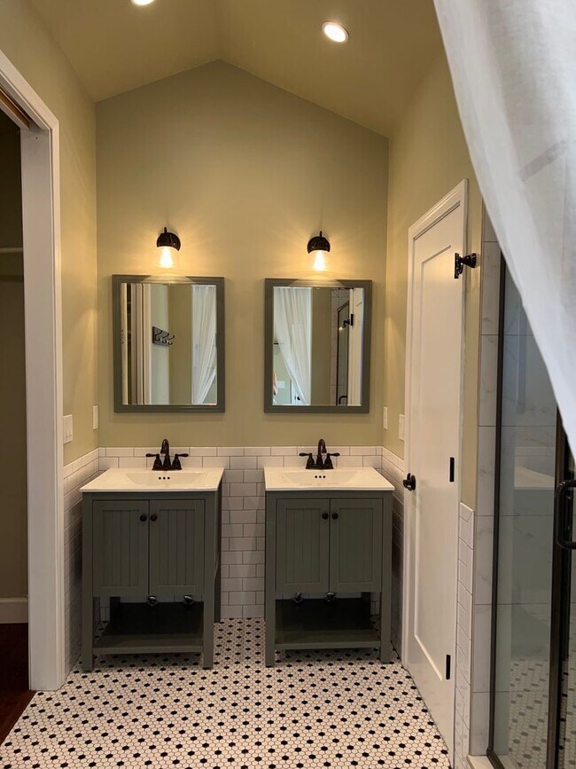 Building Photo - Move In Ready in Desirable Reno Neighborhood