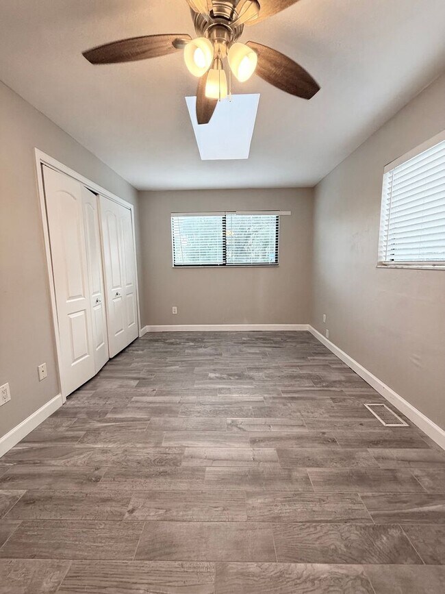 Building Photo - 621 Landings Pl