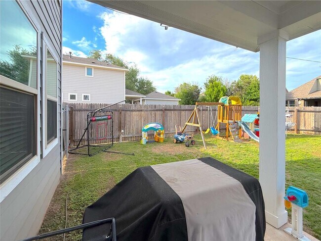 Building Photo - 2004 Pecan Island Dr