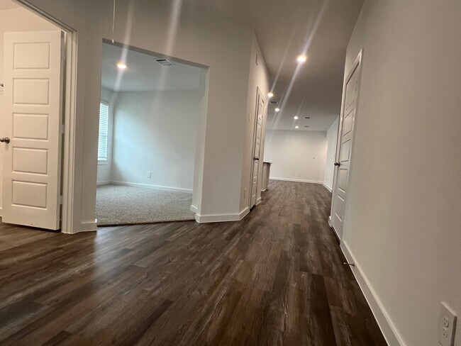 Building Photo - 1107 Fringed Bluestar Dr