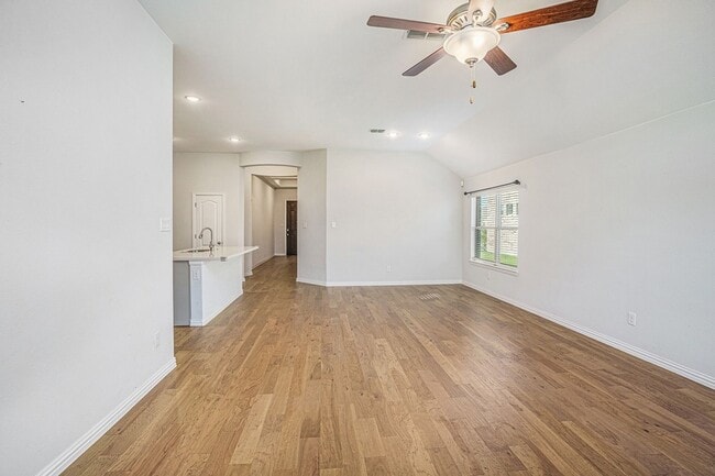 Building Photo - 2805 Chestnut Ln