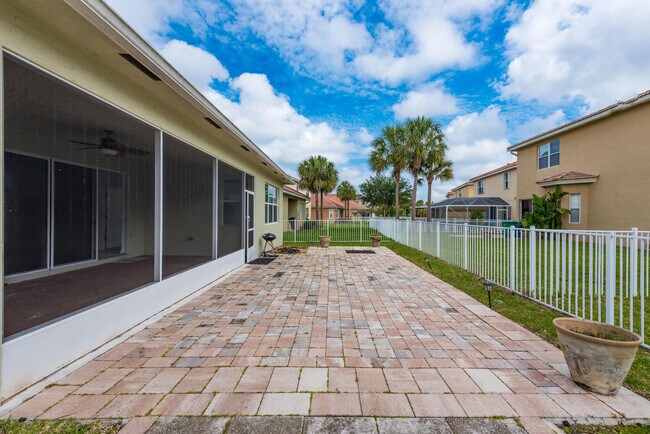 Building Photo - 1367 NW Leonardo Cir