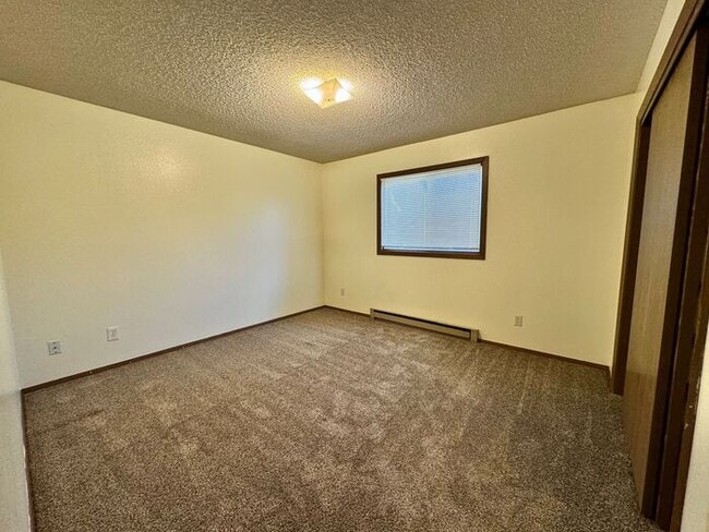 Building Photo - Rent includes all utilities except for ele...