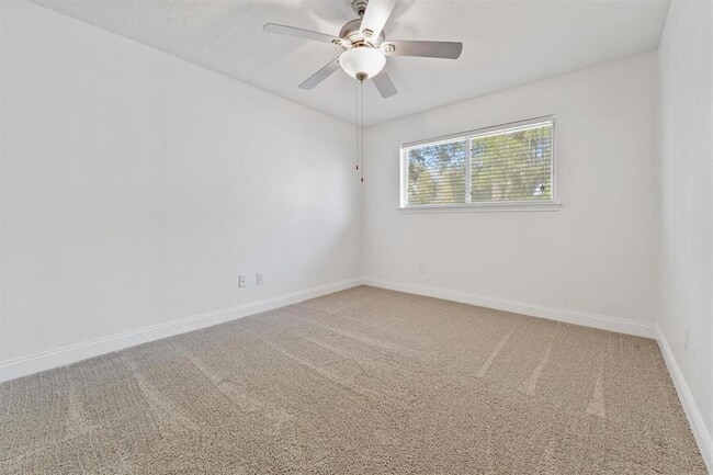 Building Photo - 12811 Shady Knoll Ln