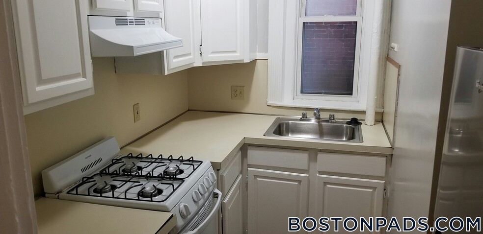 Building Photo - 463 Park Dr