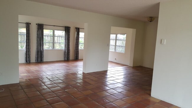 Building Photo - 1132 SW 3rd St