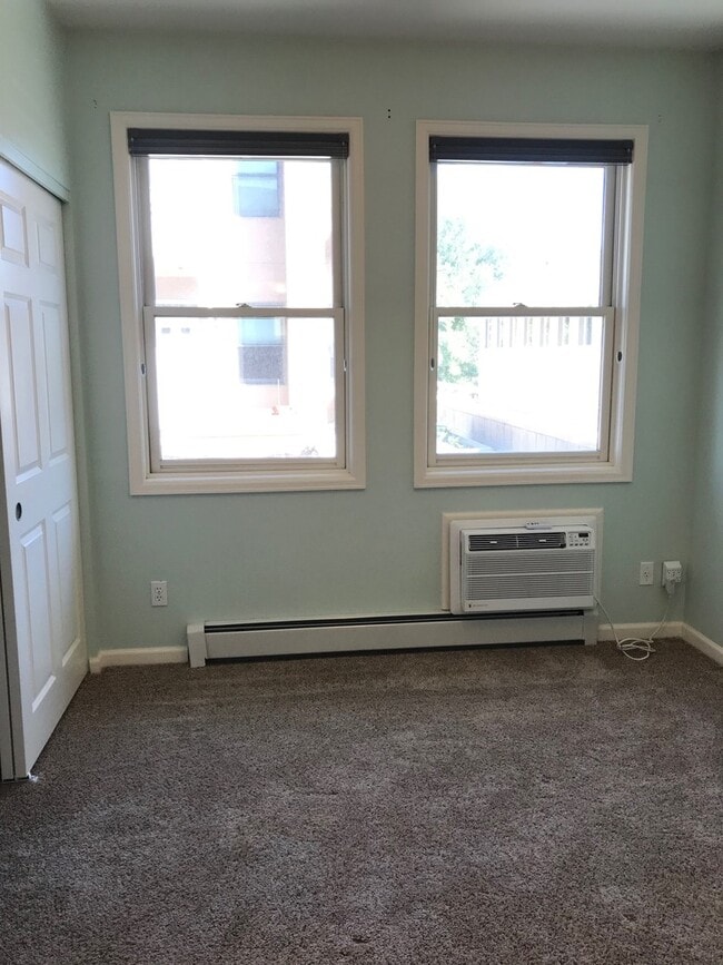 Building Photo - 2 Bed 2 Bath Condo In the Heart of Downtow...