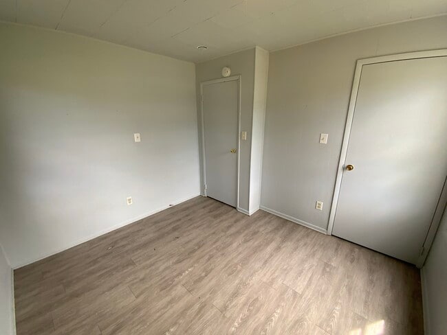 Building Photo - 1504 Edgewood Dr