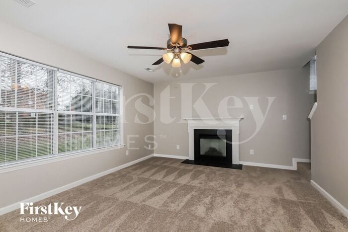 Building Photo - 1021 Barbee Farm Dr
