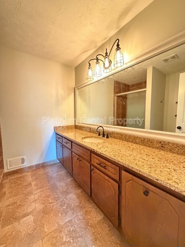 Building Photo - 2396 Hidden Ln