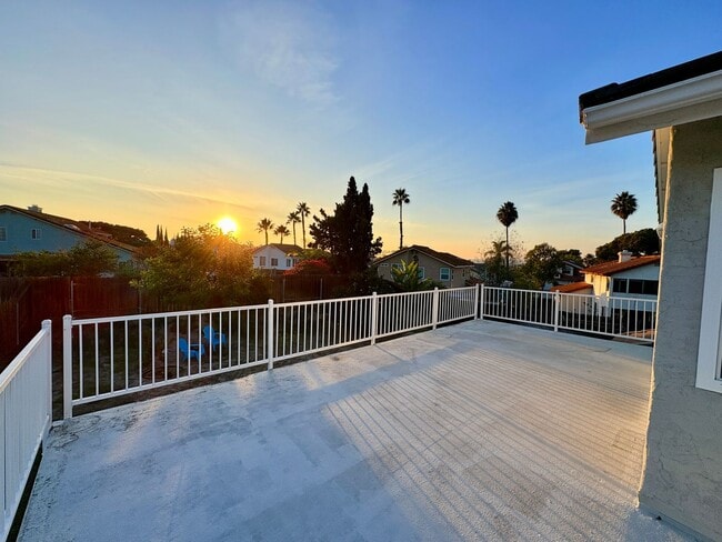 Building Photo - Beautiful Two Story Home with Large Yard - Oceanside