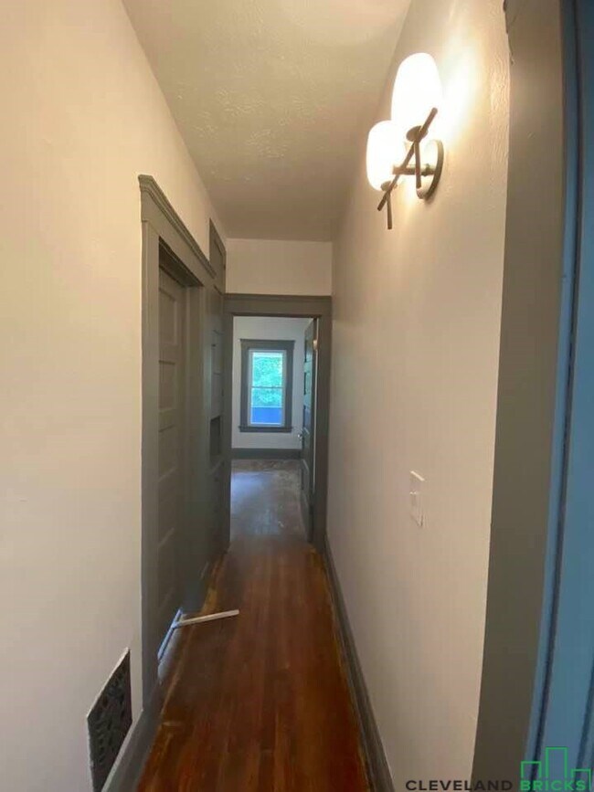 Building Photo - 2054 W 91st St