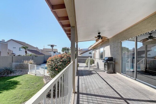 Building Photo - 5623 E Claire Dr