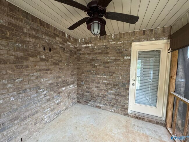 Building Photo - 24707 Rolling Vista Dr