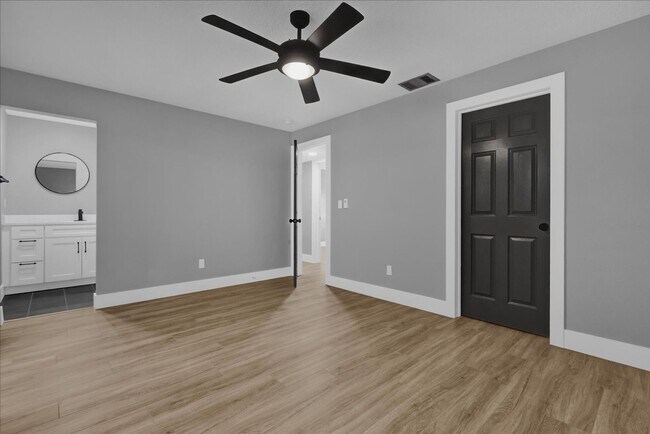 Building Photo - FOR RENT!! SIMPLY STUNNING 4 BED 2 BATH PO...