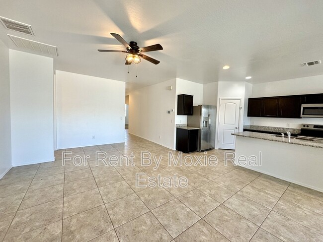 Building Photo - 17875 N Pietra Rd