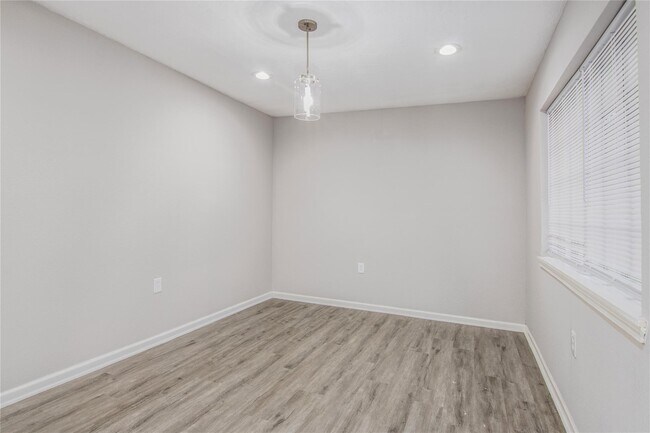 Building Photo - 1702 Athens Dr