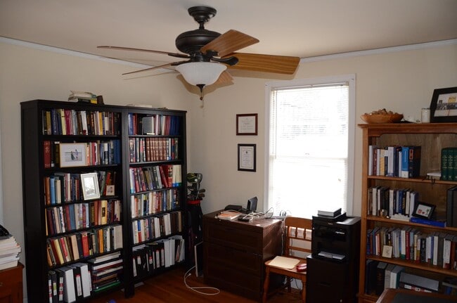 Building Photo - 210 Westview Dr