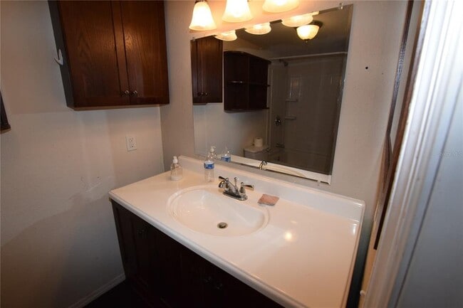Building Photo - 40919 Pine Tree Ln