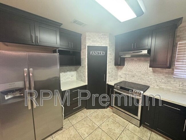 Building Photo - 2175 Deerwood Dr