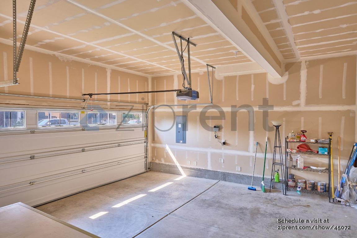 Building Photo - 6267 NE Sherborne St