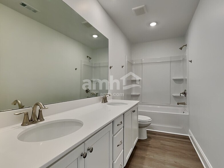 Building Photo - 212 Argea Dr