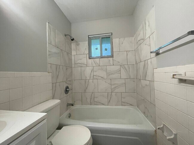 Building Photo - 636 N 31st St