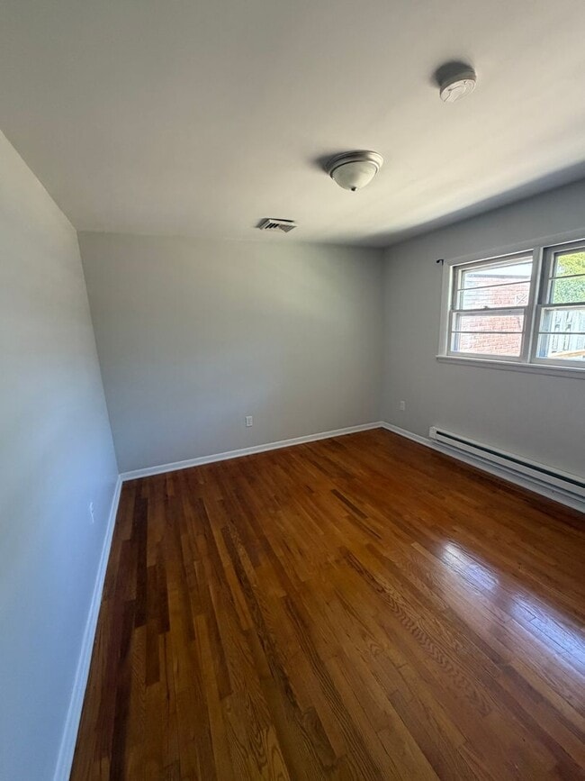 Building Photo - Beautiful Home with a One Car Garage