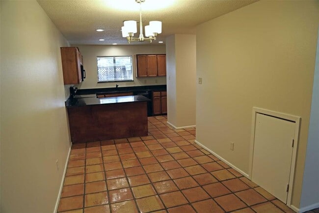 Building Photo - 4 Deerfield Dr
