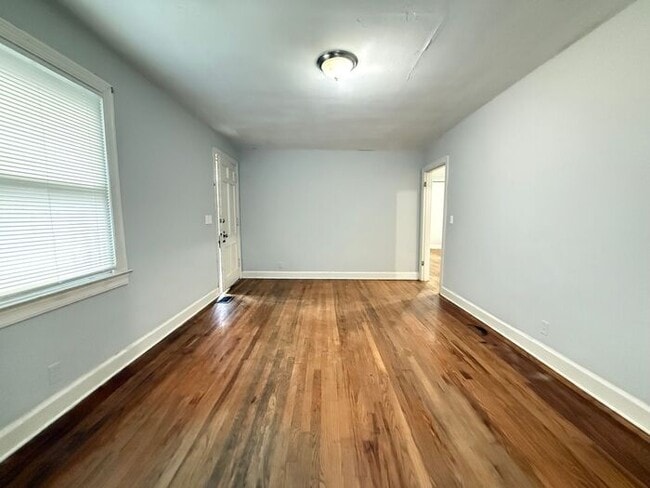 Building Photo - Adorable Cottage in East Nashville!