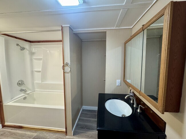 Building Photo - 6 Fox Ln