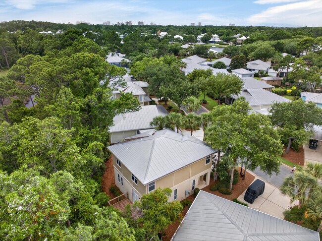 Building Photo - 2019 Pine Island Cir