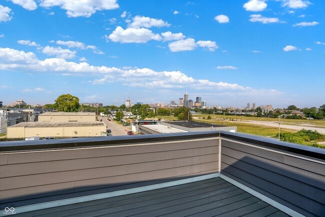 Building Photo - 1303 Deloss St