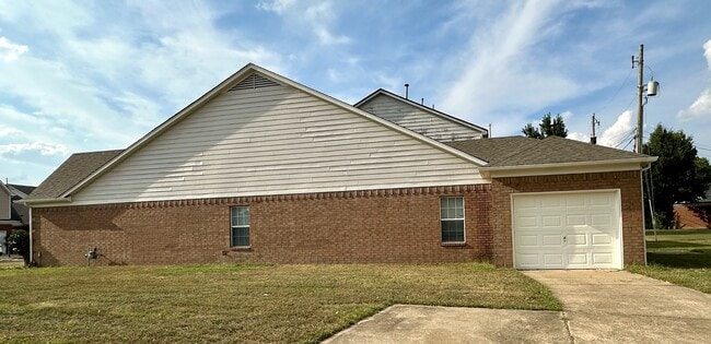 Building Photo - 3972 Gavick Dr