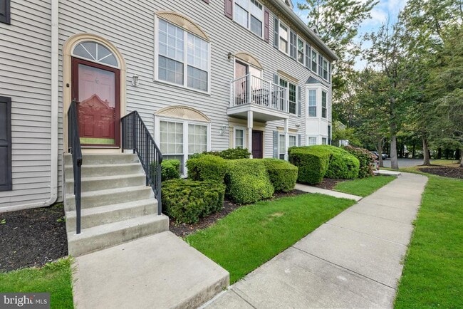 Building Photo - 71 Chambord Ct