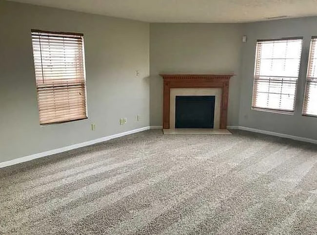 Building Photo - Beautiful 5 bedroom 3 bath  home is locate...