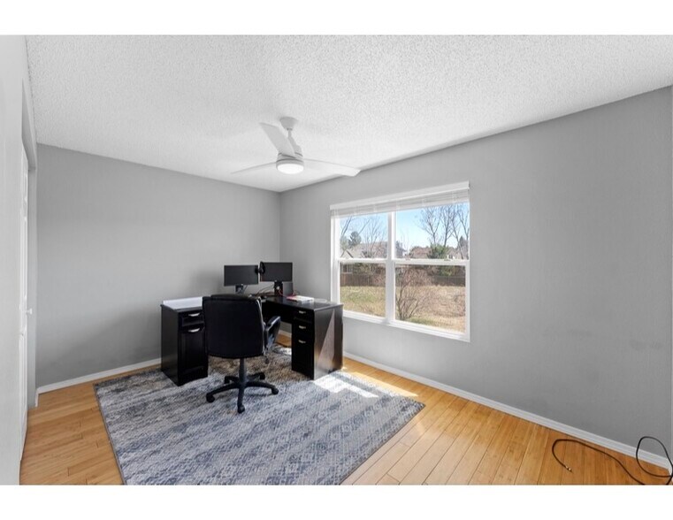 Building Photo - 12024 W Cross Dr