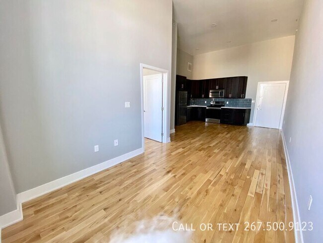 Building Photo - 1523 W Girard Ave