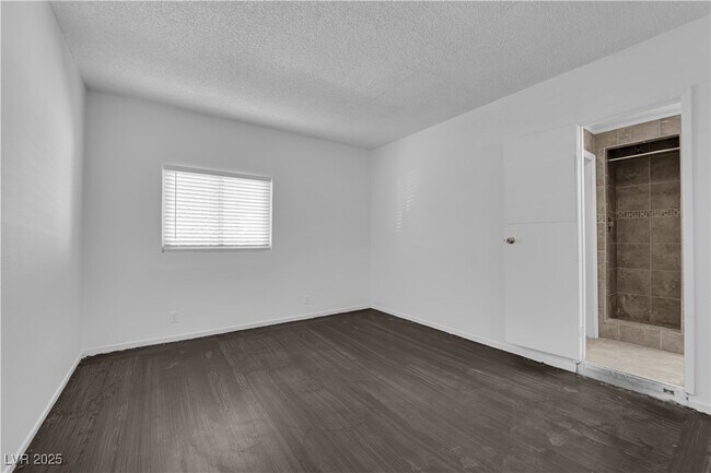 Building Photo - 105 Woodley St