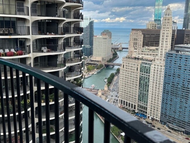 Building Photo - 300 N State St