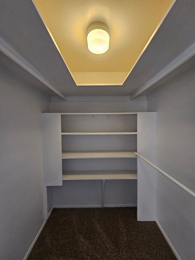 Building Photo - $500 Off First Month! 2 Bed 2 Bath Condo Near Dobson & University with In-Unit W/D